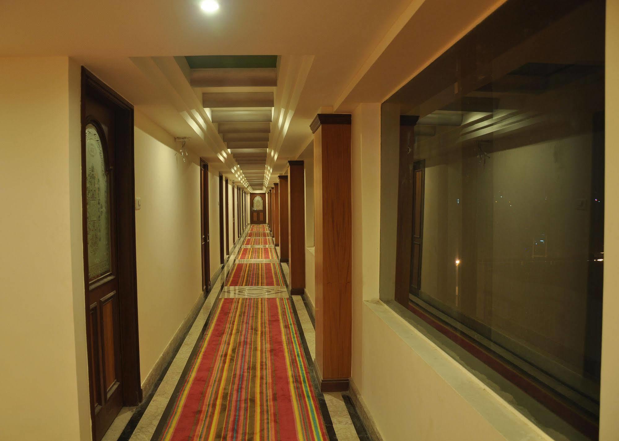 Hotel Babylon Inn Rāipur Eksteriør billede